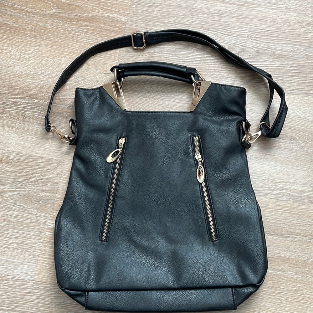 Fashion black purse with gold hardware